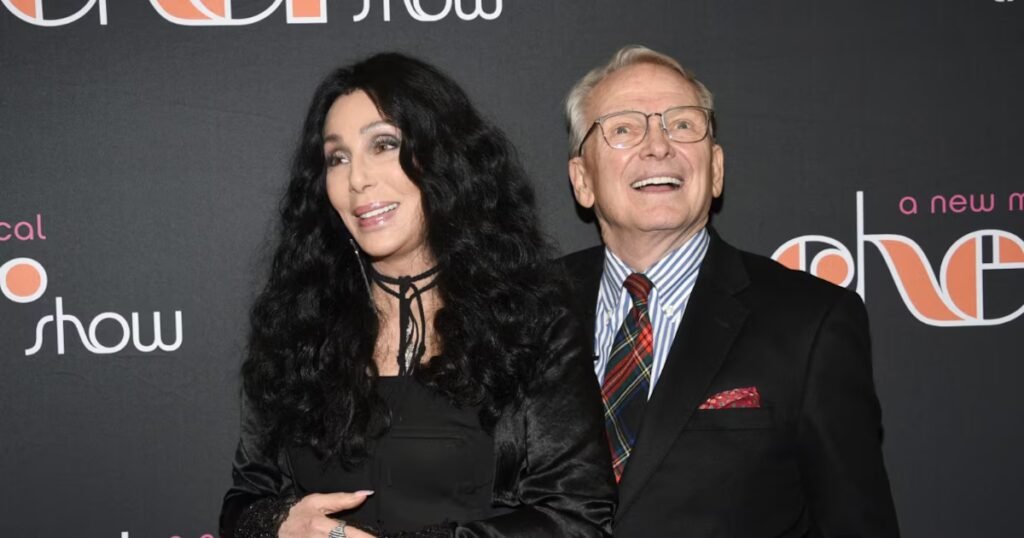muere bob mackie, el diseñador que transformó a cher en un ícono de la moda
