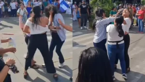madres pelean en desfile escolar por la independencia en Guatemala