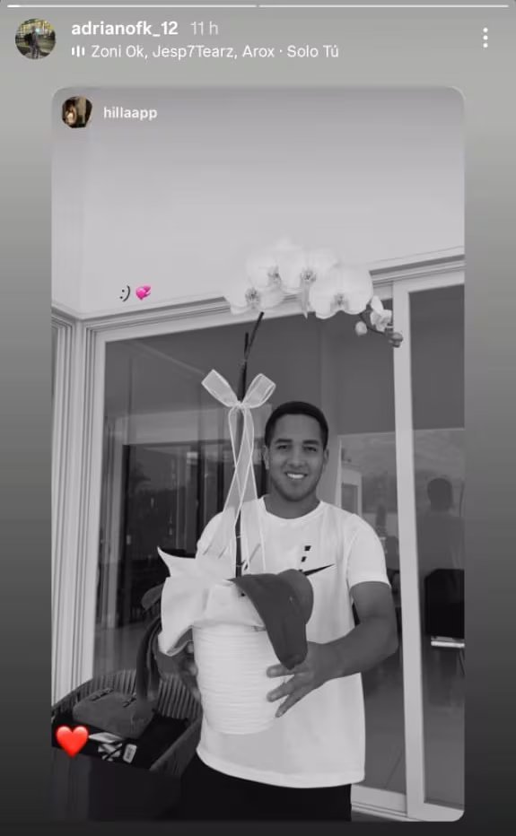 Adriano Farfán, hijo de Jefferson Farfán y Melissa Klug, se luce con 'detallazo' para su novia Hillary Meza.