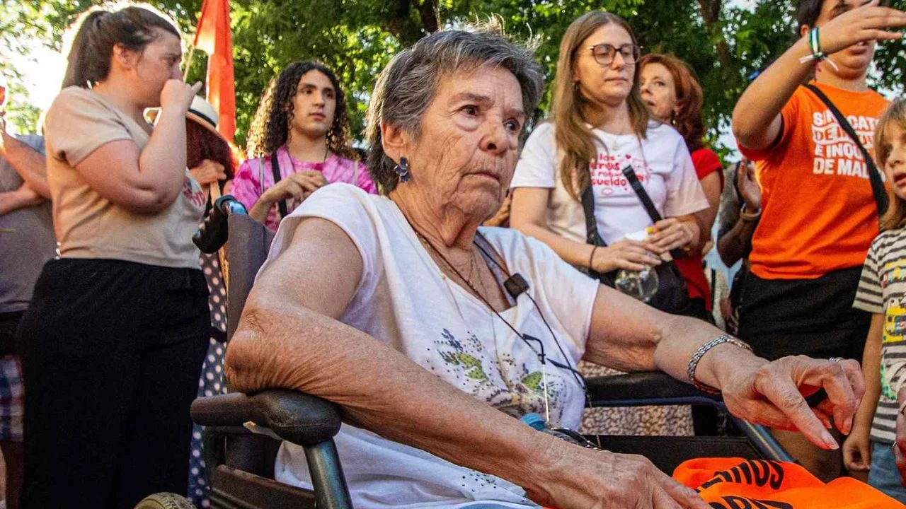 Maricarmen Abascal, de 87 años, durante las movilizaciones ciudadanas.